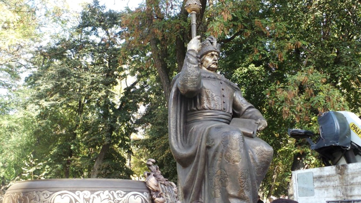 Порошенко та Філарет відкрили пам'ятник Мазепі в Полтаві - фото 1