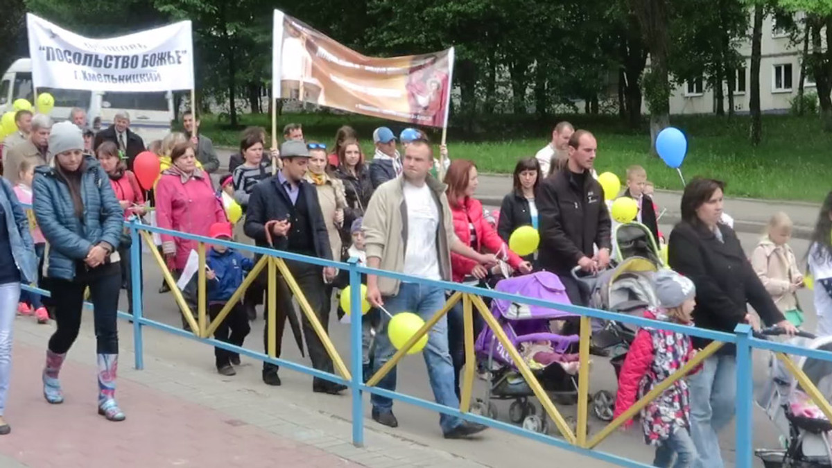 У Хмельницькому провели марш проти одностатевих шлюбів - фото 1