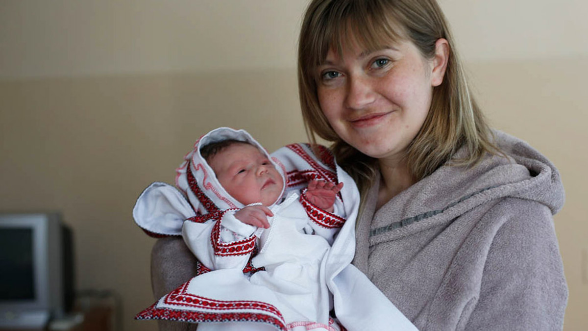 У Тернополі новонародженим подарували вишиванки - фото 1