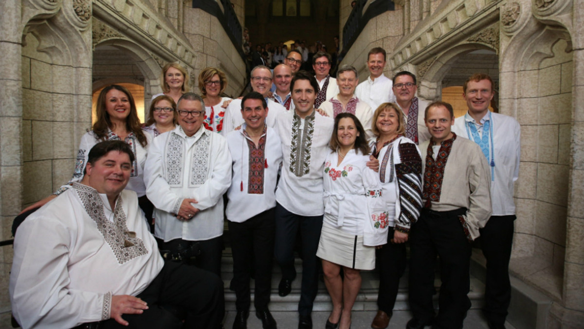 Канадський уряд у вишиванках заспівав «Взяв би я бандуру» - фото 1