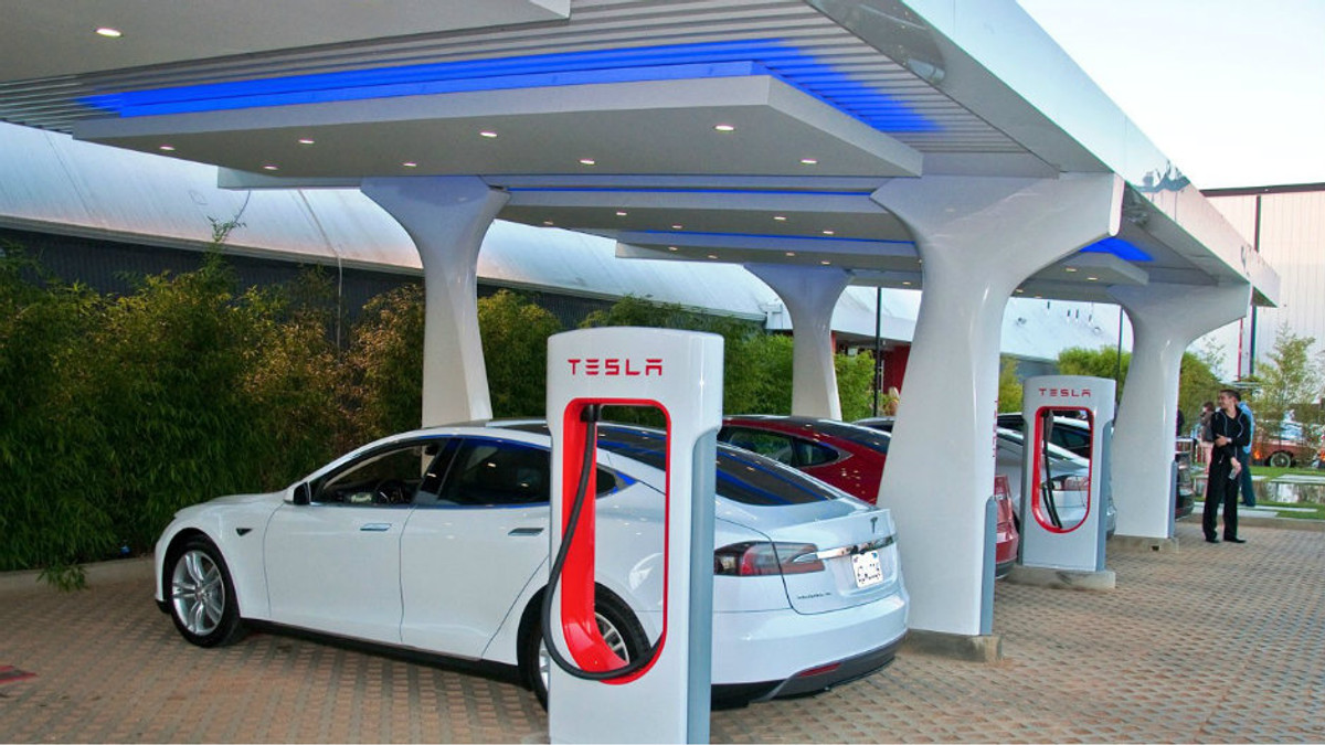 Tesla відкриє в Україні три електрозаправки - фото 1