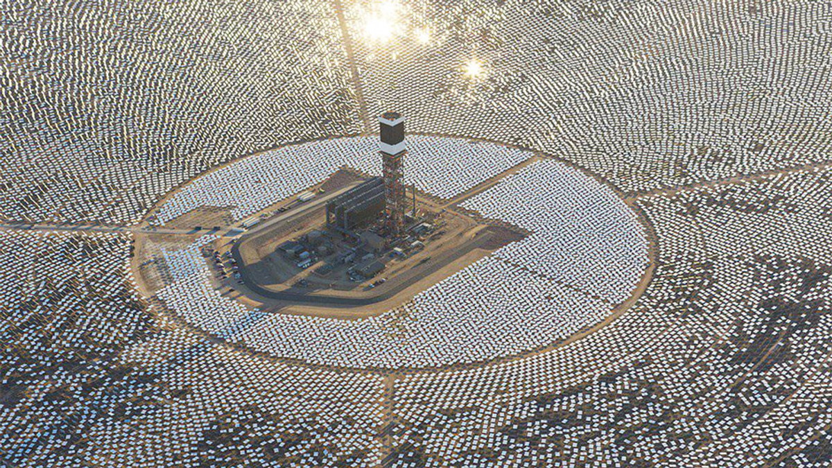 Згоріла найбільша в світі сонячна електростанція - фото 1