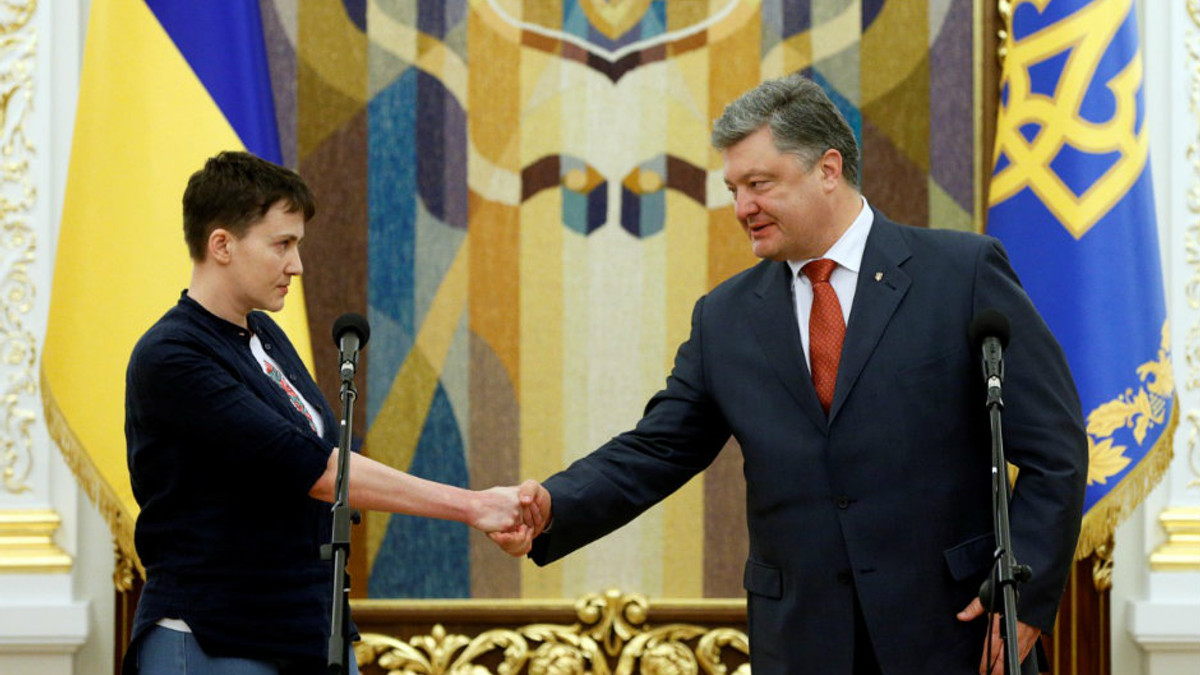 У Порошенка розповіли, що Савченко звільнена від покарання - фото 1