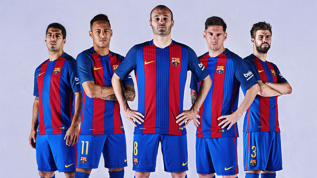 «Барселона» показала нову форму із перероблених пляшок - фото 1