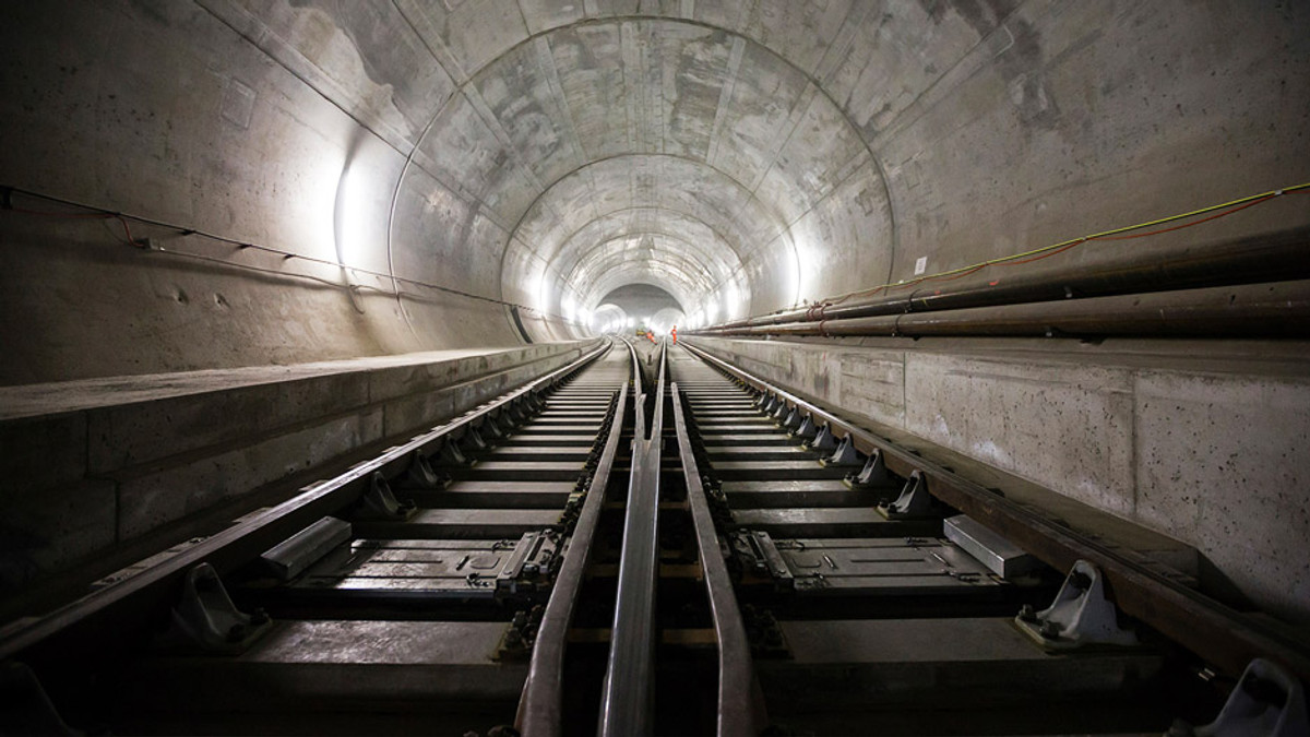У Швейцарії відкрили найдовший у світі тунель - фото 1