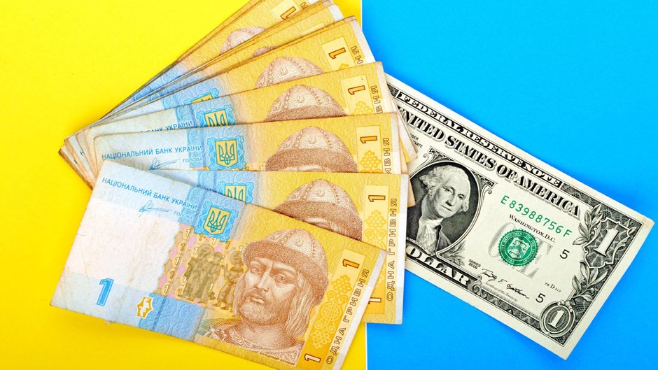 Хмельниччанин виміняв сувенірні гривні на 56 тис доларів - фото 1