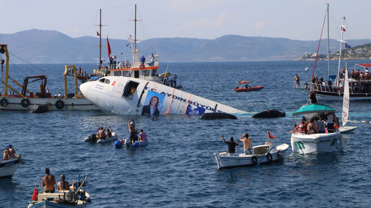 У Туреччині затопили літак для розвитку туризму - фото 1