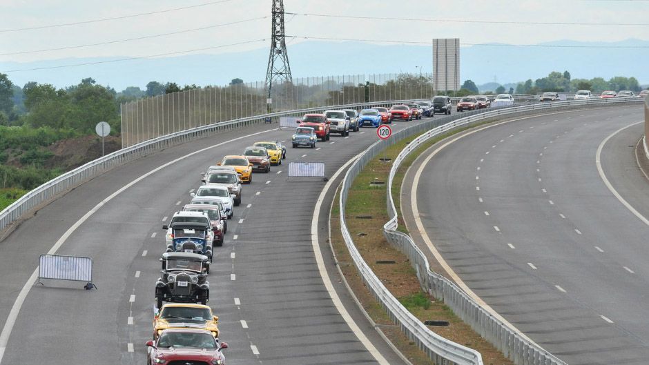 Колона автомобілів Ford встановила рекорд Гіннеса - фото 1