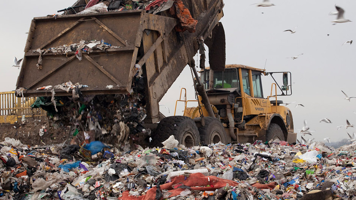 Нардеп: Технологію «сміттєвої війни» вже використовували в Україні - фото 1