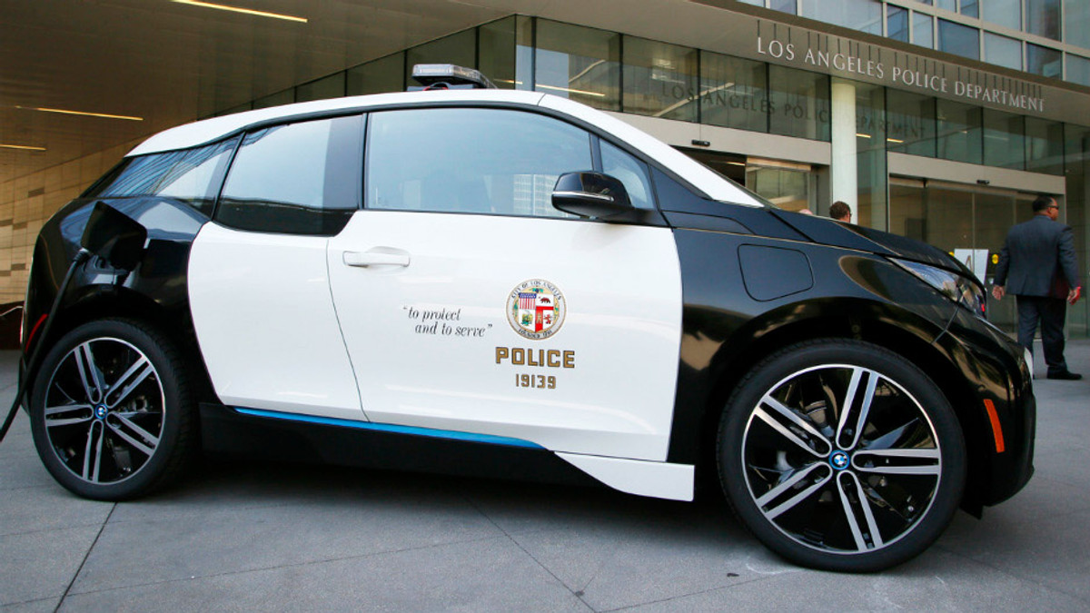 BMW чи Tesla: поліція США обрала кращий електрокар - фото 1