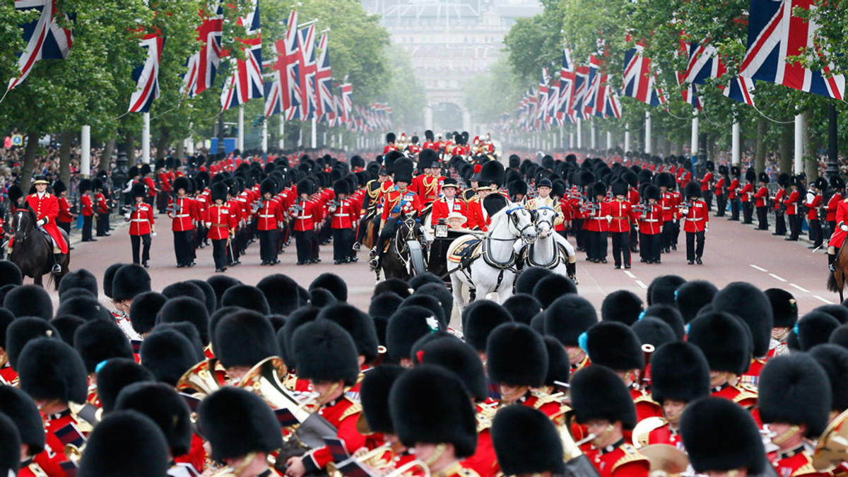 У Лондоні влаштували парад на честь ювілею Єлизавети ІІ - фото 1