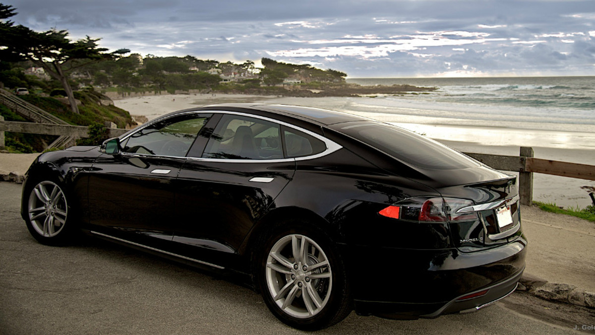 Tesla представила бюджетні версії електрокарів - фото 1