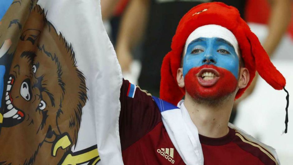 Іронія дня: У російських фанатів забрали найдорожче - фото 1