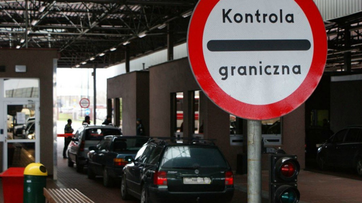 На кордоні з Польщею утворилася довга авточерга - фото 1