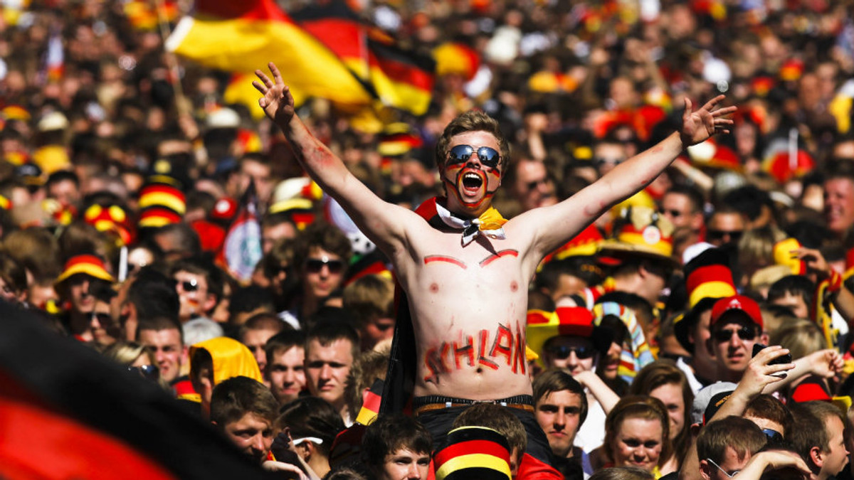 Німецькі фанати нахамили бразильським журналістам - фото 1