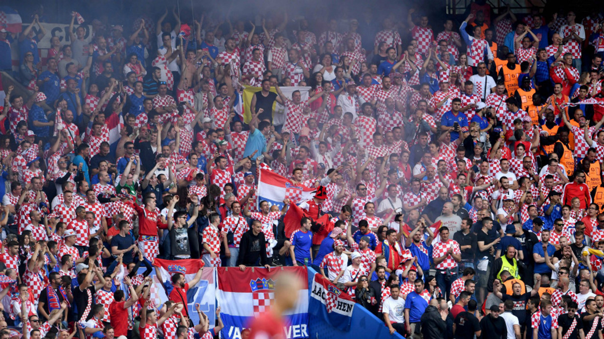 Хорватські фани влаштували бійку під час матчу з Чехією - фото 1