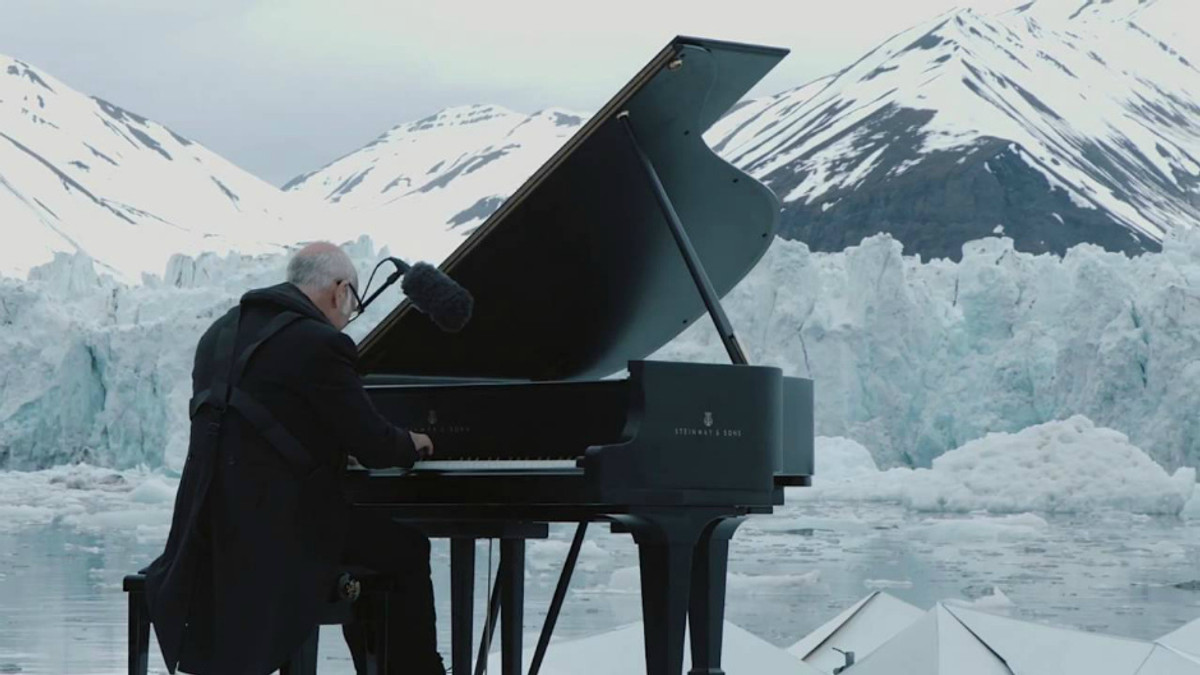 Знаменитий піаніст зіграв на льодовику для Арктики - фото 1
