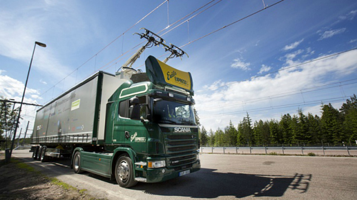 У Швеції відкрили дорогу для вантажівок на електротязі - фото 1