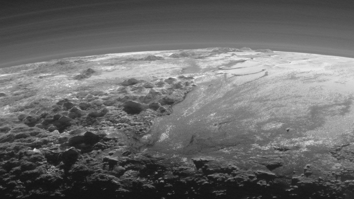 NASA представило найглибший каньйон Сонячної системи - фото 1