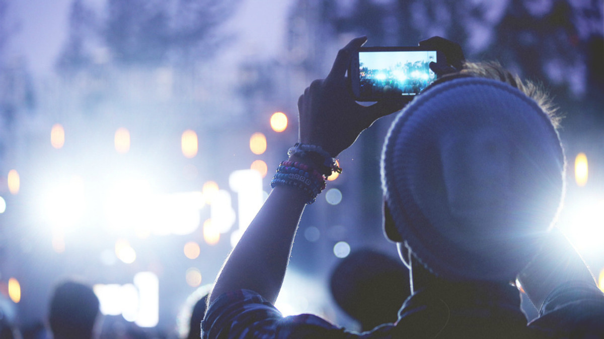 Apple вимикатиме камери на iPhone на концертах - фото 1