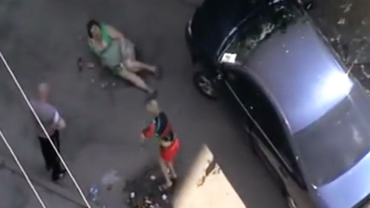 Депутат від "Опоблоку" збив жінку та знищив її продукти - фото 1