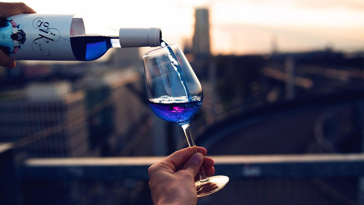 Іспанці створили вино синього кольору - фото 1