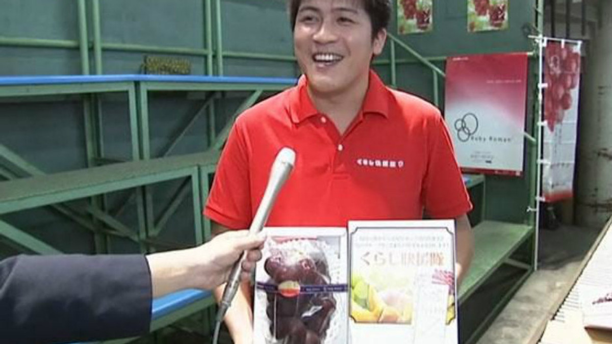 Японець купив гроно винограду за $11 тис - фото 1