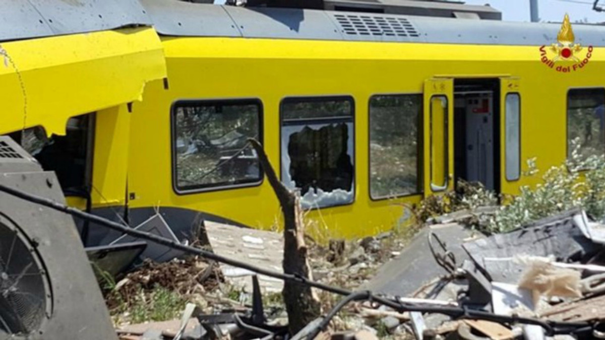 Жахливе зіткнення потягів в Італії: є жертви - фото 1