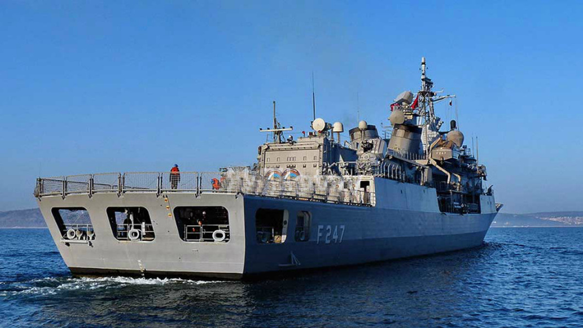 Заколотники захопили фрегат та керівника турецького флоту - фото 1