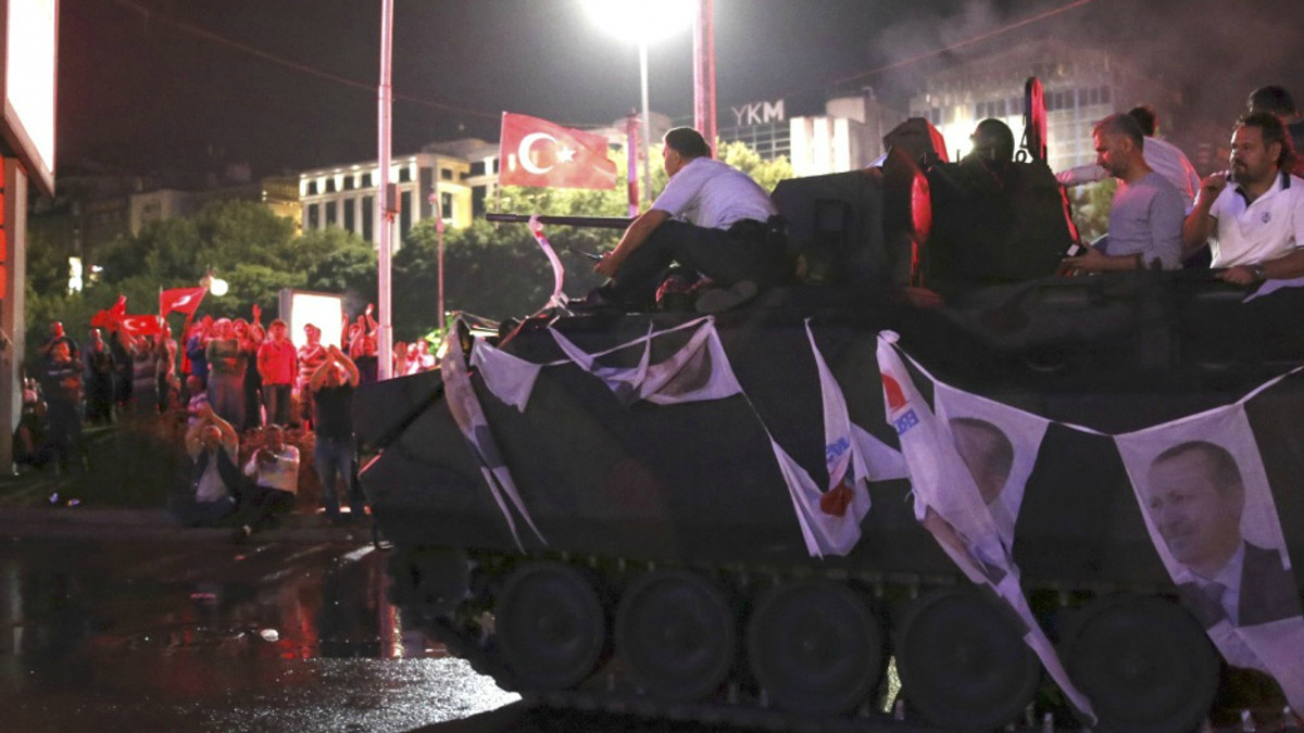 Головного військового радника президента Туреччини затримали - фото 1