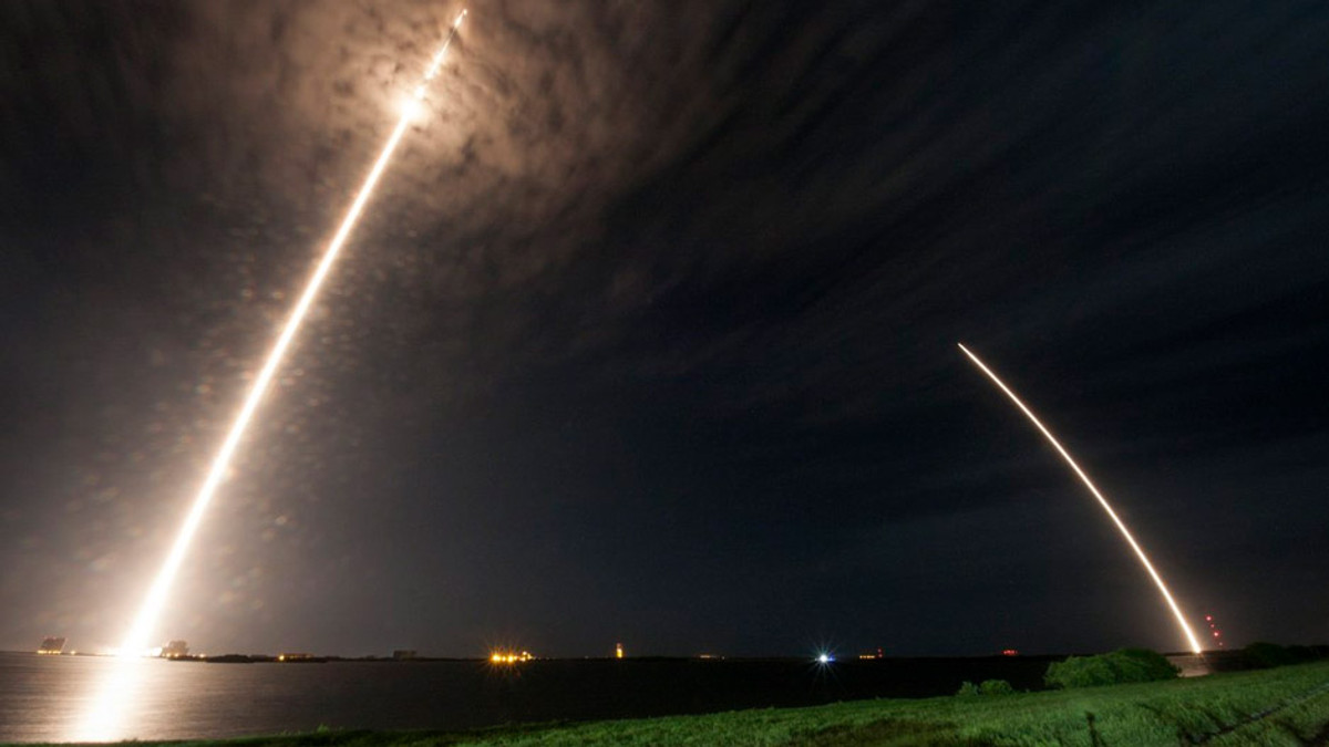 Ілон Маск вдруге успішно посадив Falcon 9 на землю - фото 1