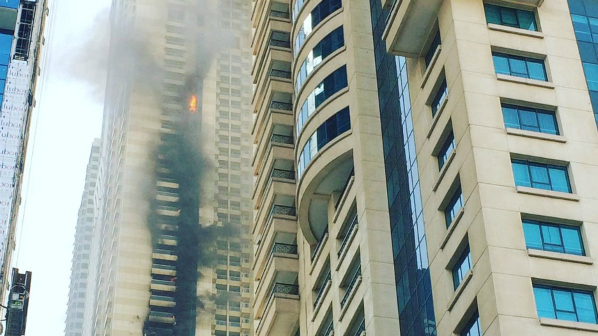 У Дубаї спалахнув найвищий хмарочос в ОАЕ - фото 1
