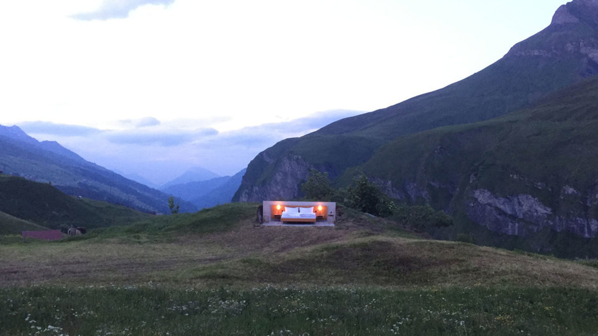 В Швейцарських Альпах збудували готель без стін - фото 1
