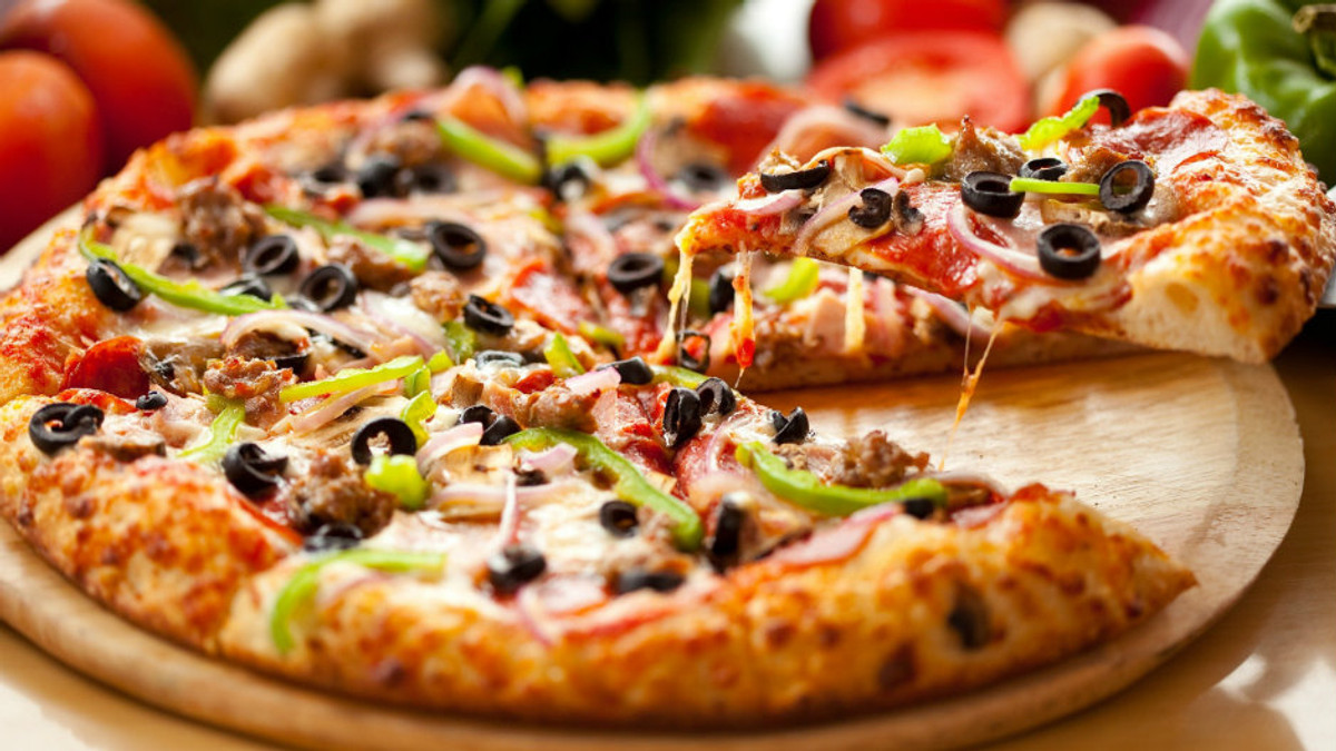 Фуд-експерти пояснили, як правильно розігрівати піцу - фото 1