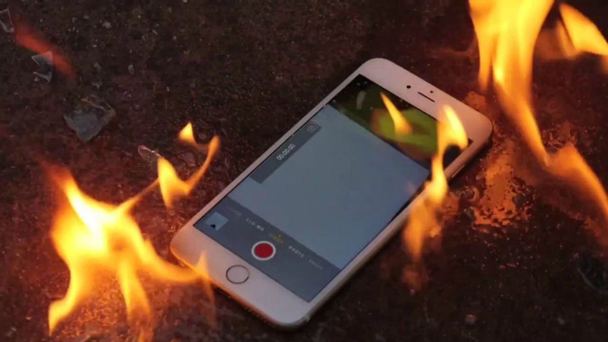 Відеоблогер підпалив усю лінійку iPhone задля експерименту - фото 1