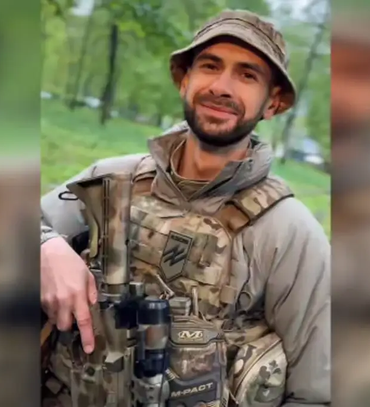 Скільки коштує ваш лук: Ніколас Карма записав відео з українським військовим