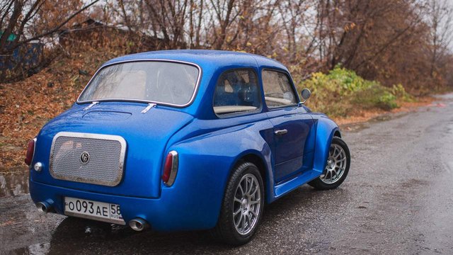 Умільці оснастили Запорожець вертикальними дверима від Tesla - фото 305913