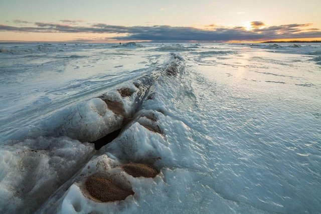 Так виглядає дивовижне замерзле Біле море - фото 311287