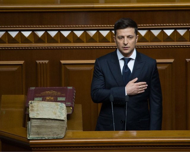 Зеленський під час Гімну - 328775 Зеленський під час Гімну - фото 328775