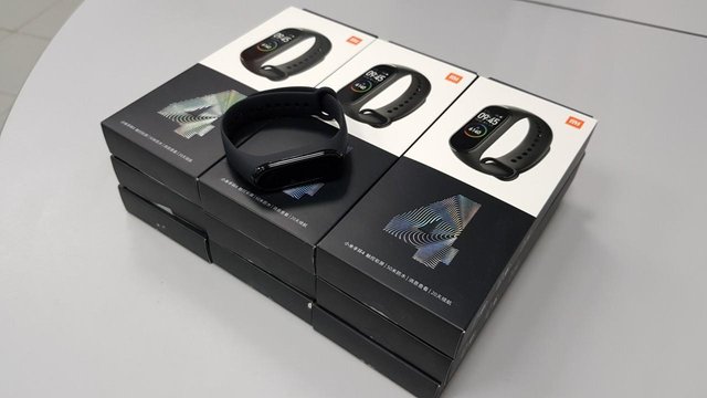 Тепер Mi Band 4 поставляється у картонній коробці - 342774 Тепер Mi Band 4 поставляється у картонній коробці - фото 342774