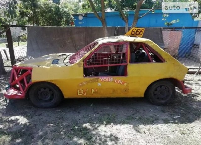 Пережив апокаліпсис? В Україні виставили на продаж найдивніший автомобіль - 356299 Пережив апокаліпсис? В Україні виставили на продаж найдивніший автомобіль - фото 356299
