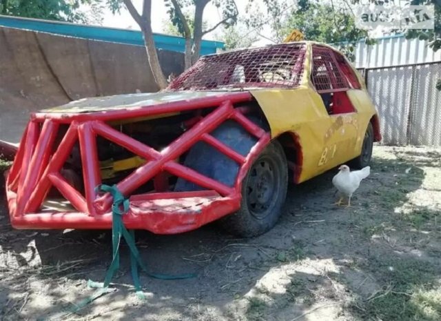 Пережив апокаліпсис? В Україні виставили на продаж найдивніший автомобіль - 356300 Пережив апокаліпсис? В Україні виставили на продаж найдивніший автомобіль - фото 356300