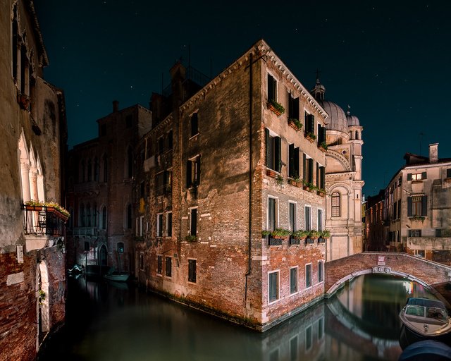 Нічна Венеція у яскравих знімках: дух перехоплює - фото 361535