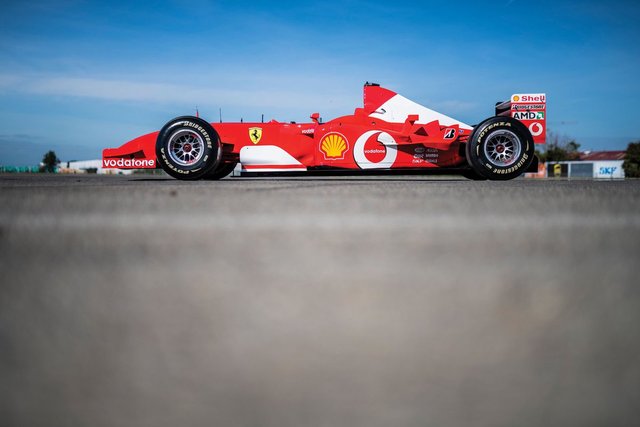 Чемпіонську Ferrari Шумахера пустили з молотка за понад 6 мільйонів доларів - 372914 Чемпіонську Ferrari Шумахера пустили з молотка за понад 6 мільйонів доларів - фото 372914