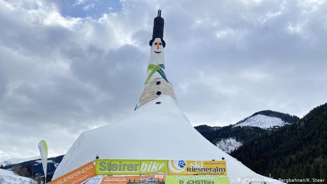 В Австрії створили найвищого у світі сніговика: фотофакт - фото 383548