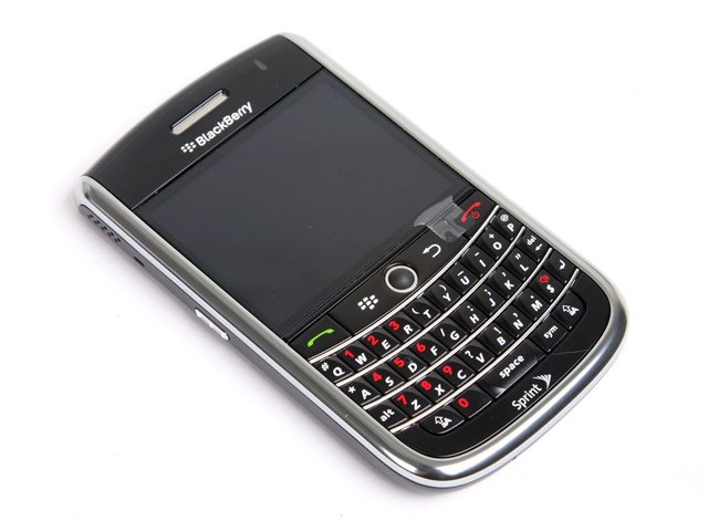 BlackBerry Tour 9630 – стильний і компактний телефон - фото 387799