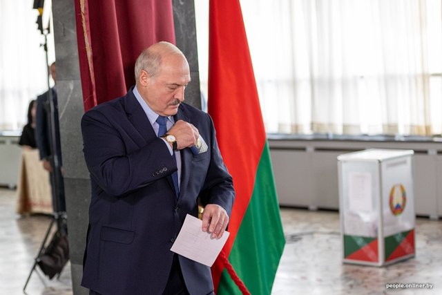 Лукашенко вимагає звільняти вчителів за 'неправильну' ідеологію - 421705 Лукашенко вимагає звільняти вчителів за 'неправильну' ідеологію - фото 421705