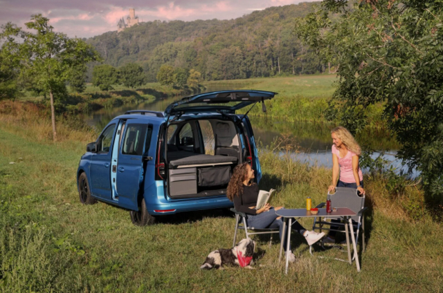 Volkswagen показала туристичну версію компактвена Caddy - фото 424145