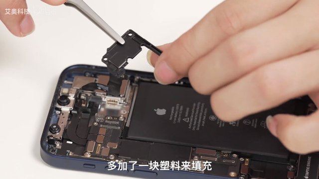 Розбирання iPhone 12 показало, чим смартфон відрізняється від попередника: відео - 431468 Розбирання iPhone 12 показало, чим смартфон відрізняється від попередника: відео - фото 431468