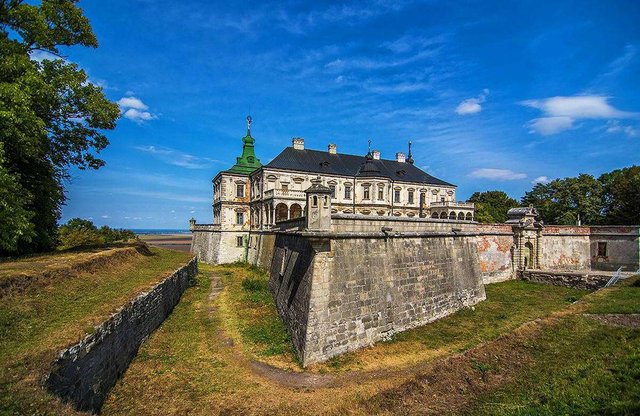 Український замок потрапив до світового переліку величних будівель - фото 439740